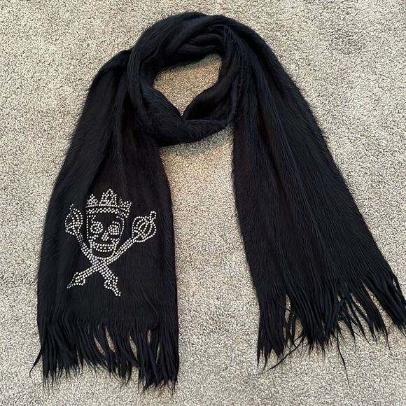 Disneyland Pirates Scarf   - Picture 1 of 4